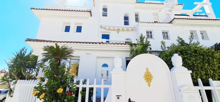 Продажа дома на две семьи в Benalmadena 0