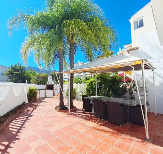 Продажа дома на две семьи в Benalmadena