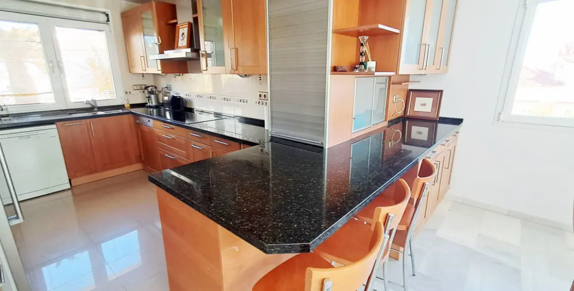 Продажа дома на две семьи в Benalmadena 16