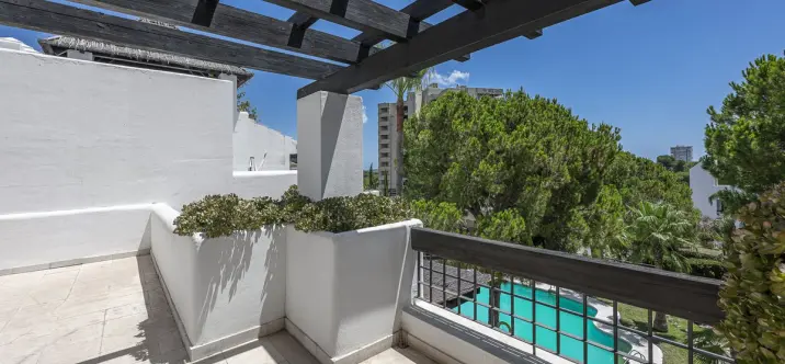 Sale of penthouse in Río Real 0
