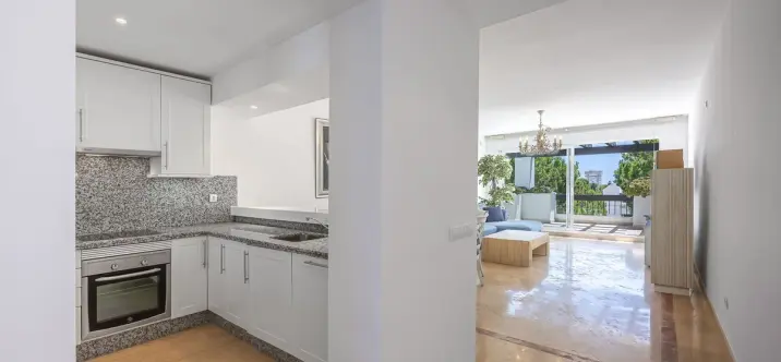 Sale of penthouse in Río Real 2