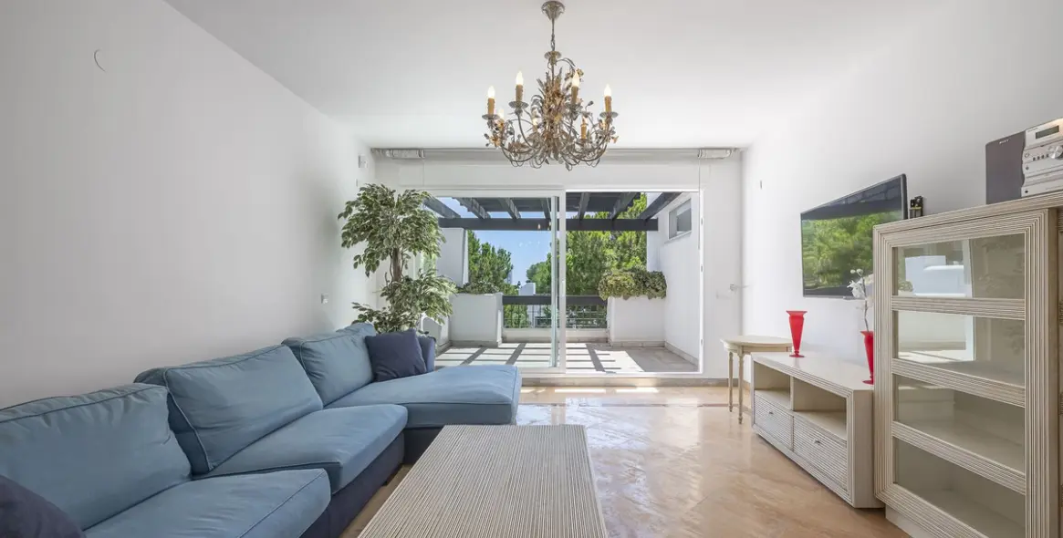 Sale of penthouse in Río Real 4