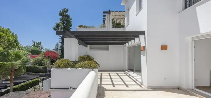 Sale of penthouse in Río Real 4