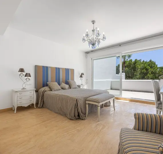 Sale of penthouse in Río Real