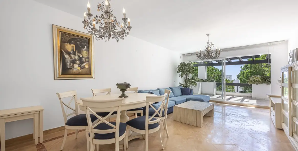 Sale of penthouse in Río Real 10