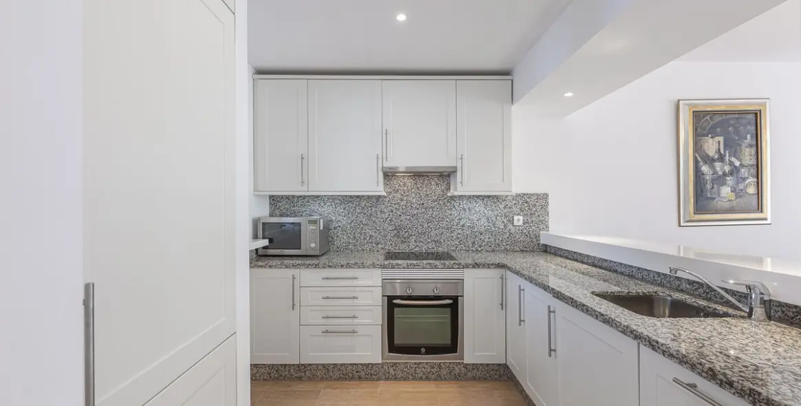 Sale of penthouse in Río Real 14