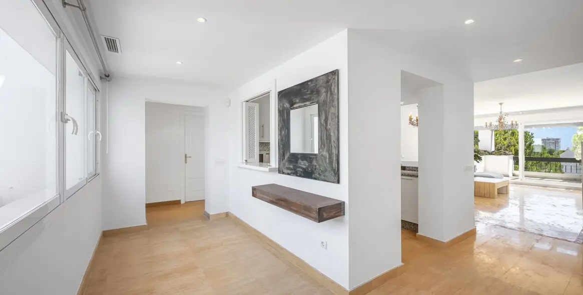 Sale of penthouse in Río Real 16