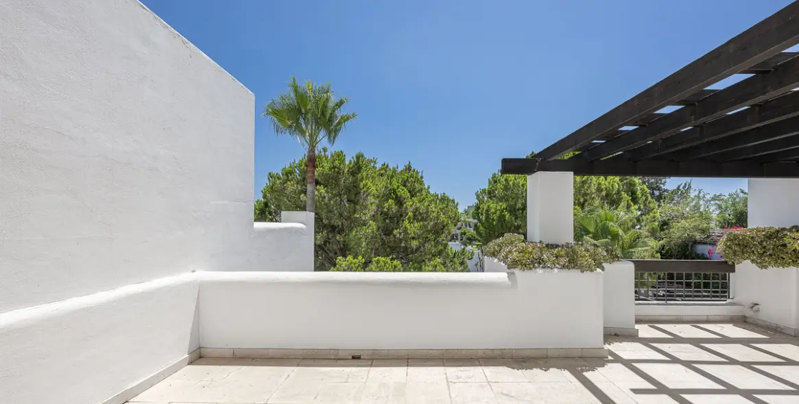 Sale of penthouse in Río Real 19