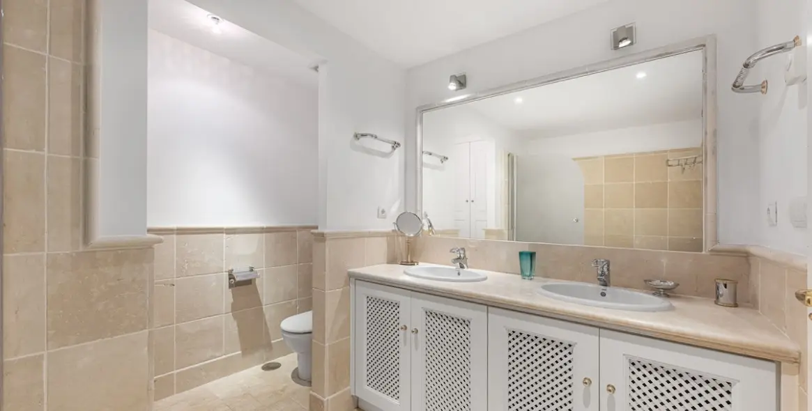 Sale of penthouse in Río Real 20