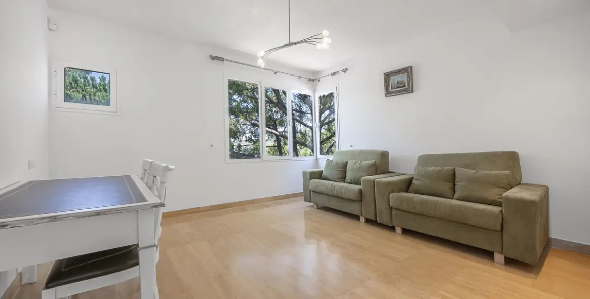 Sale of penthouse in Río Real 22