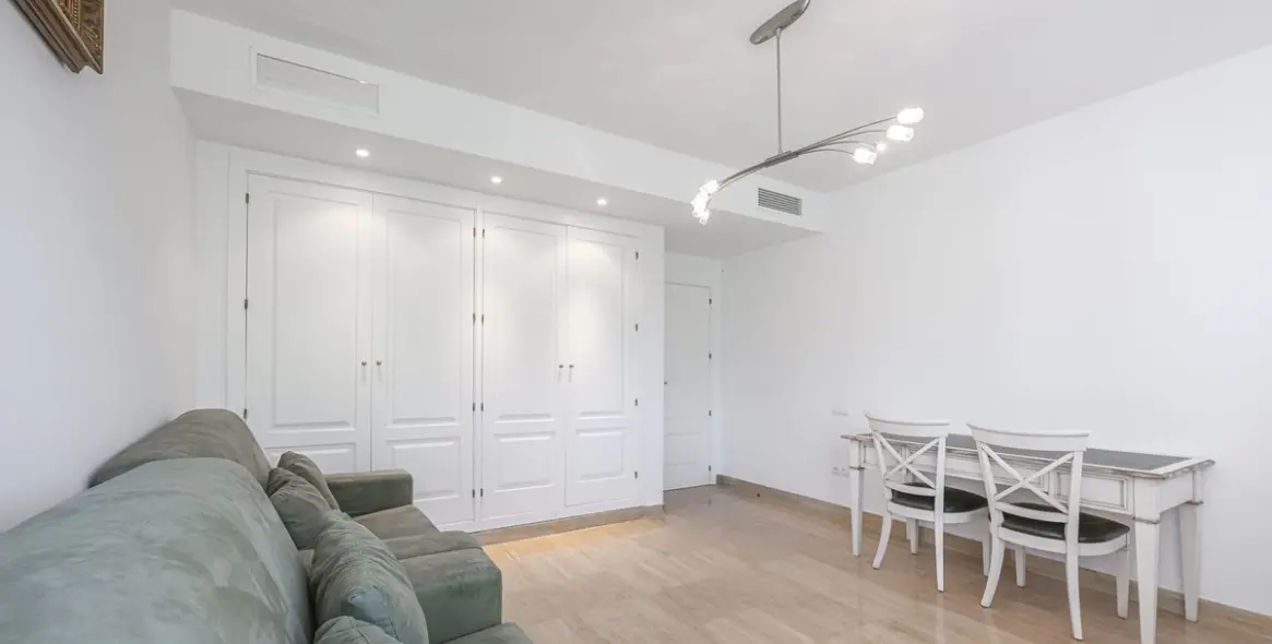 Sale of penthouse in Río Real 24