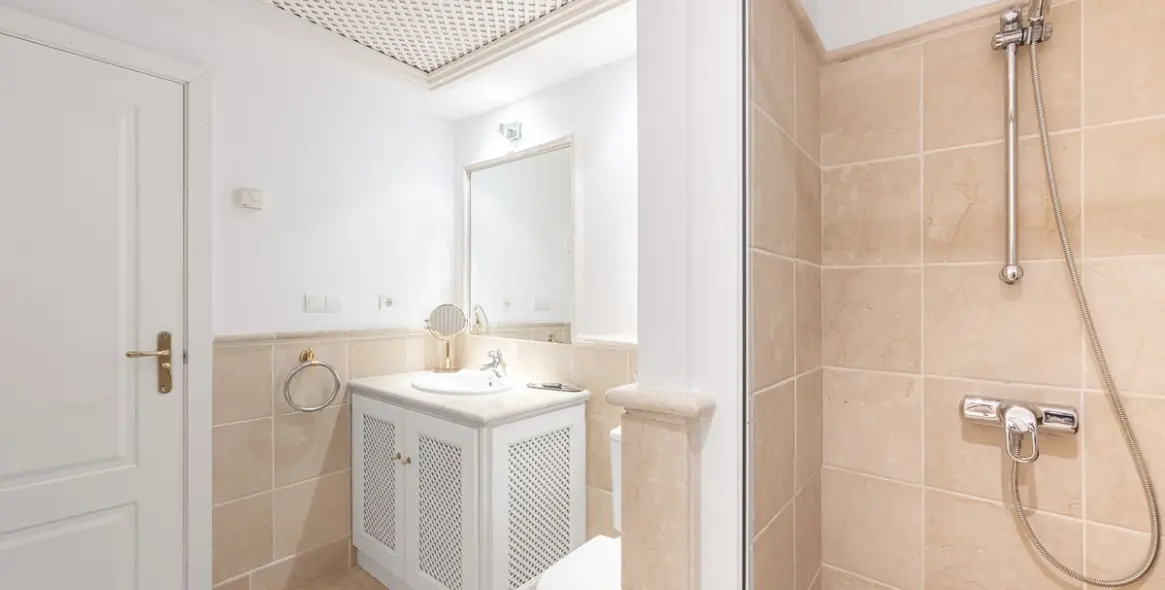 Sale of penthouse in Río Real 26