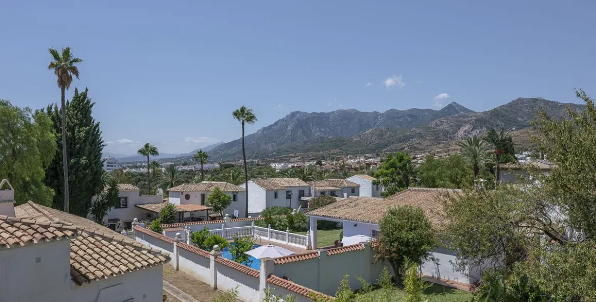 Sale of penthouse in Río Real 27