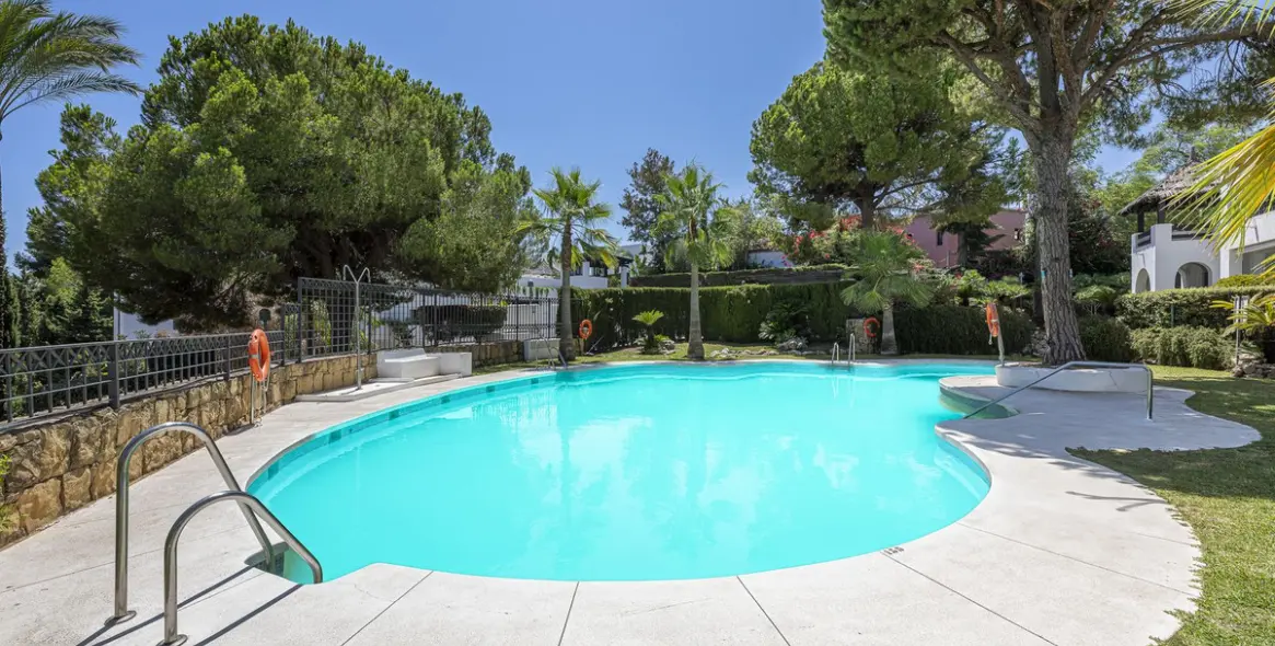 Sale of penthouse in Río Real 32