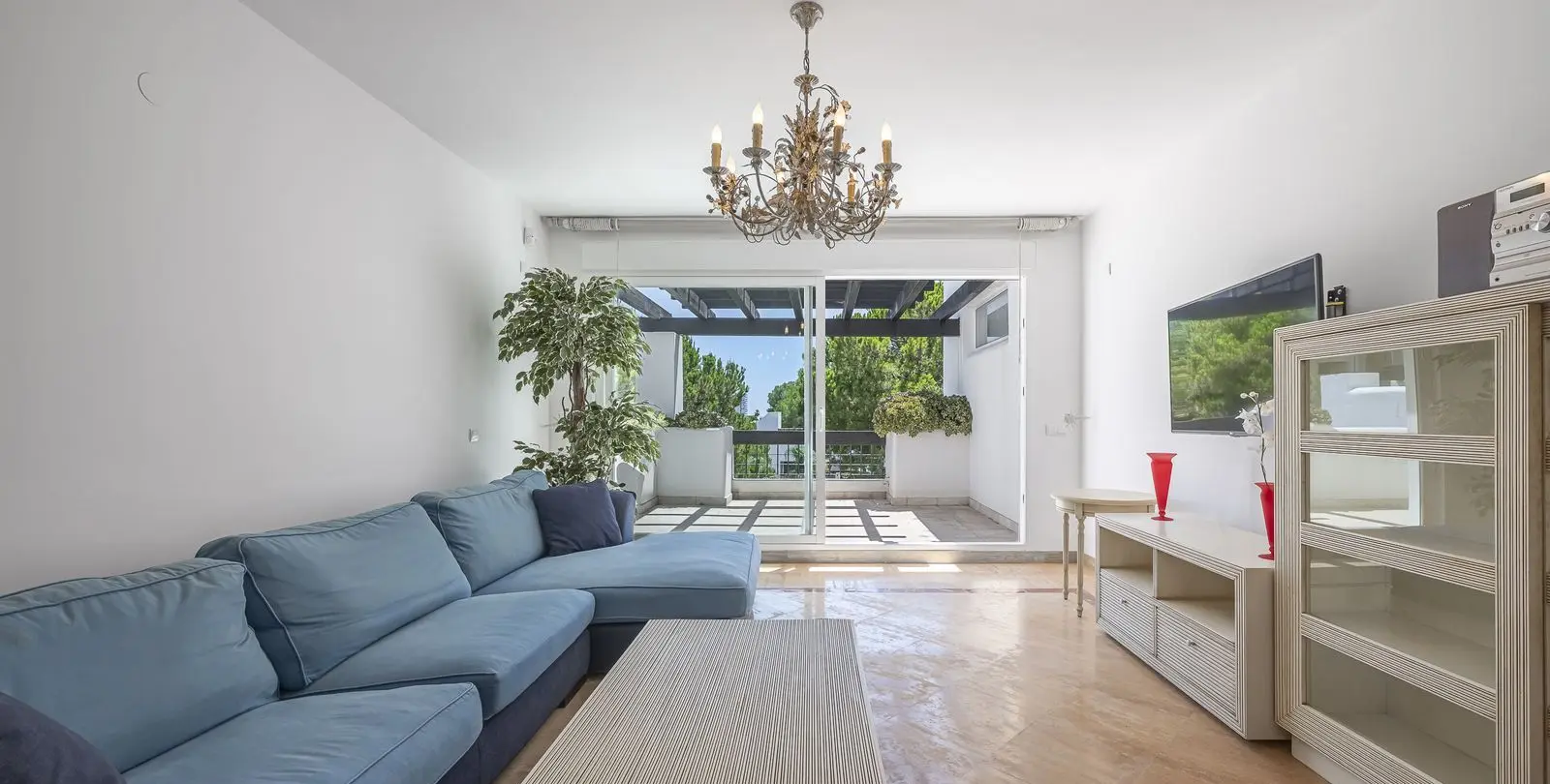 Sale of penthouse in Río Real 4