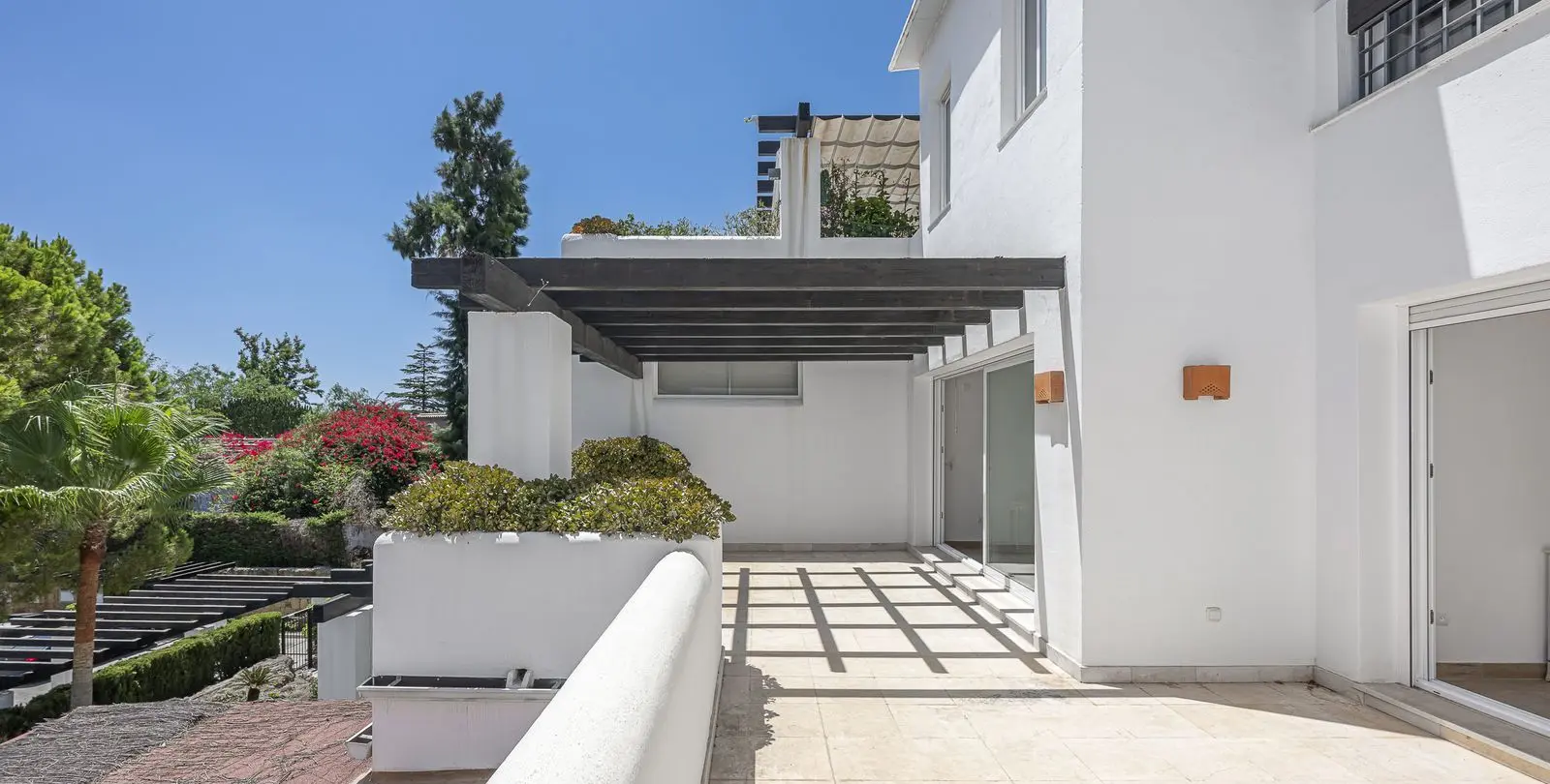 Sale of penthouse in Río Real 5