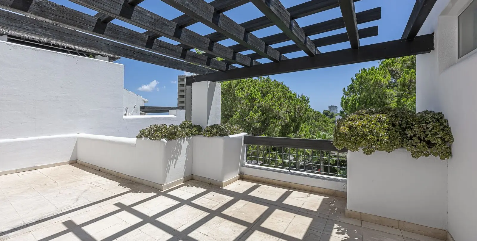 Sale of penthouse in Río Real 7