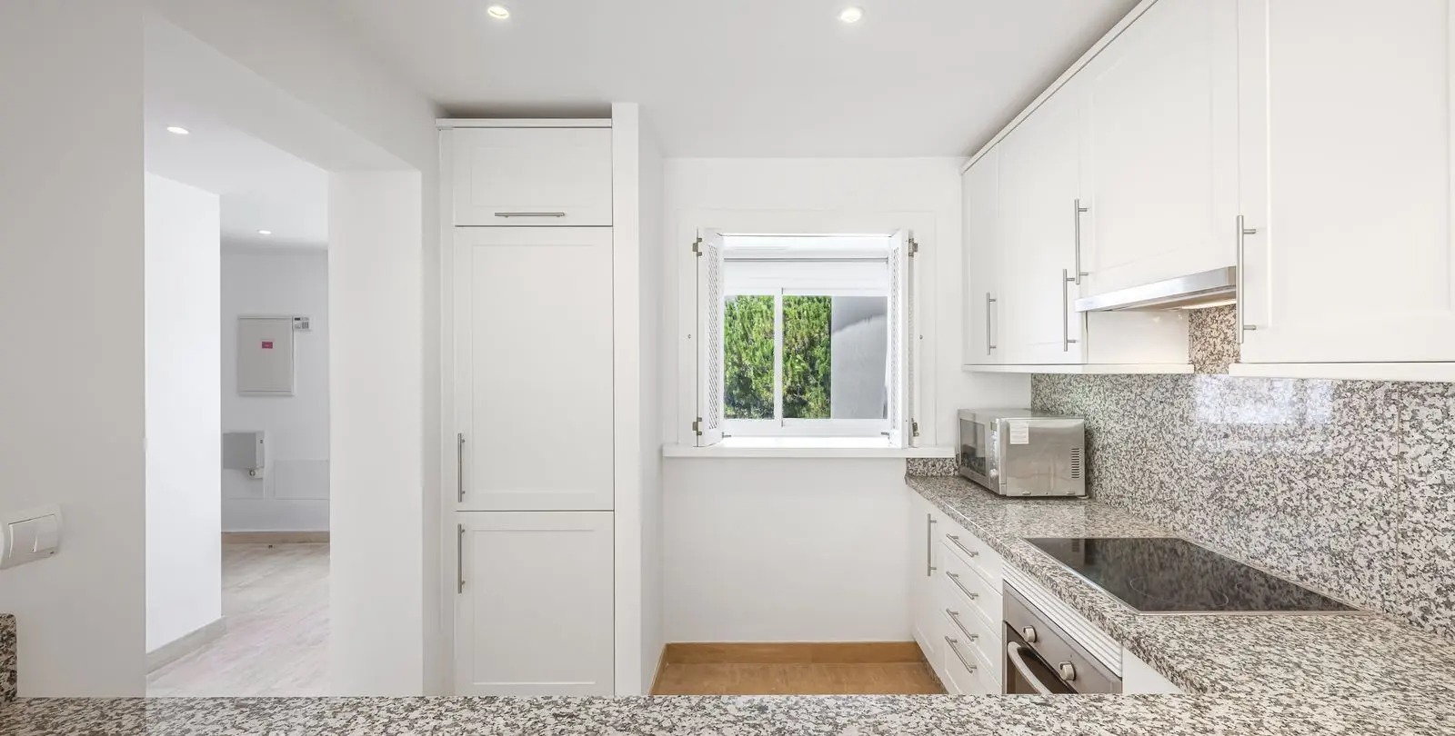 Sale of penthouse in Río Real 13