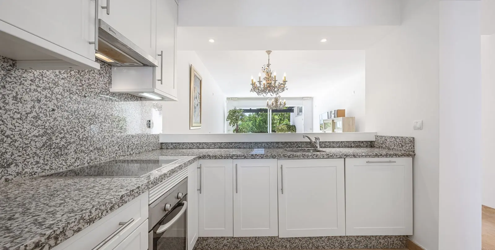 Sale of penthouse in Río Real 15