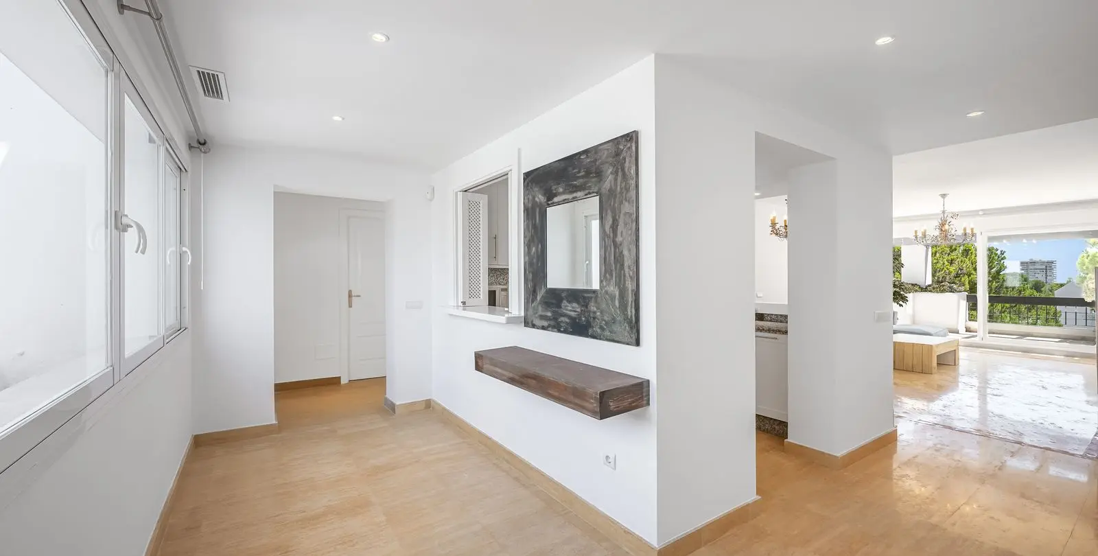 Sale of penthouse in Río Real 16