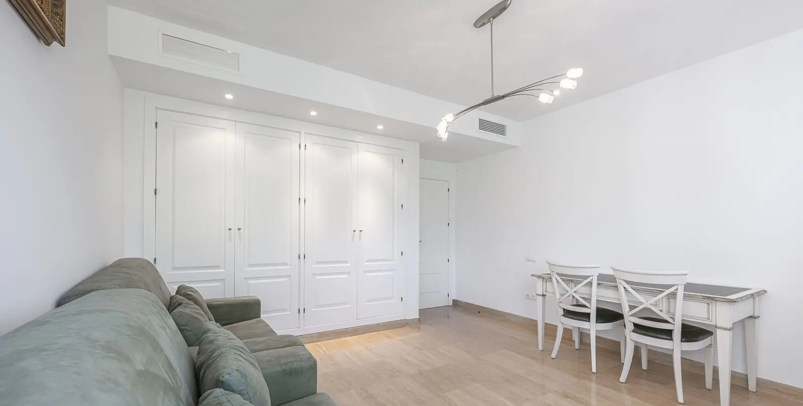 Sale of penthouse in Río Real 24