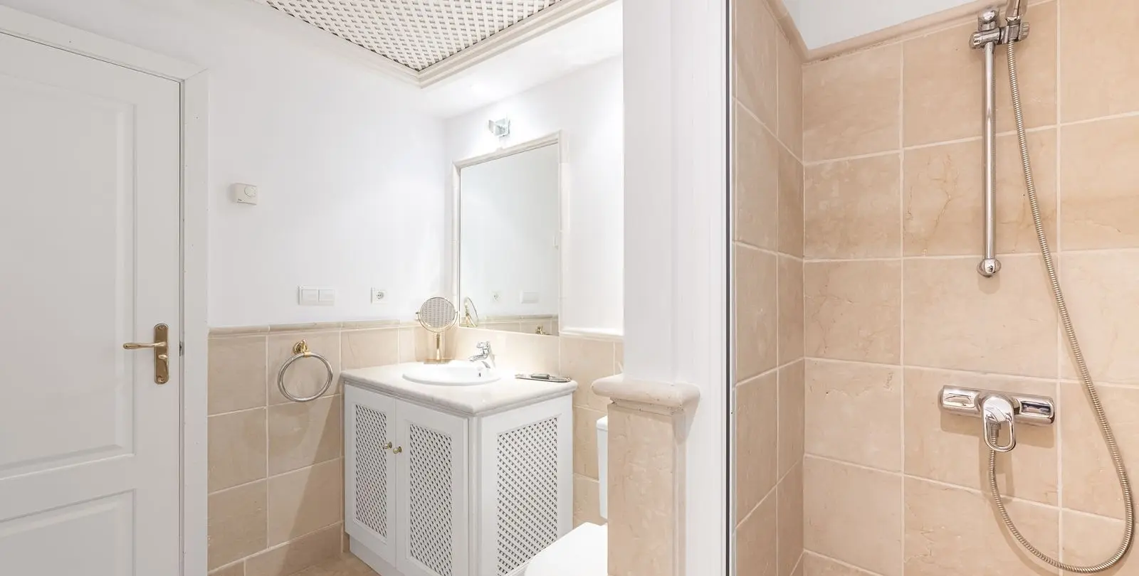Sale of penthouse in Río Real 26
