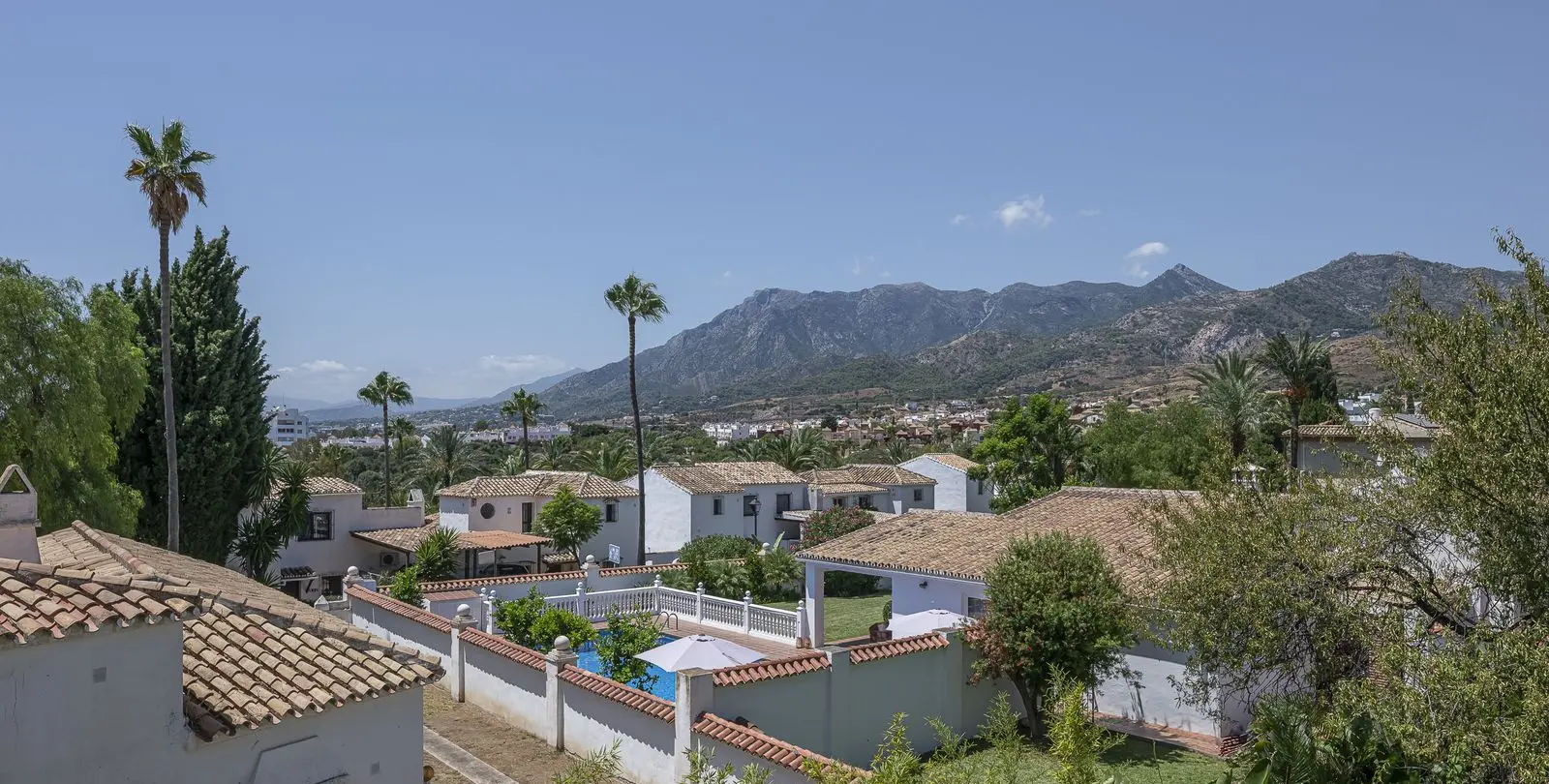 Sale of penthouse in Río Real 27