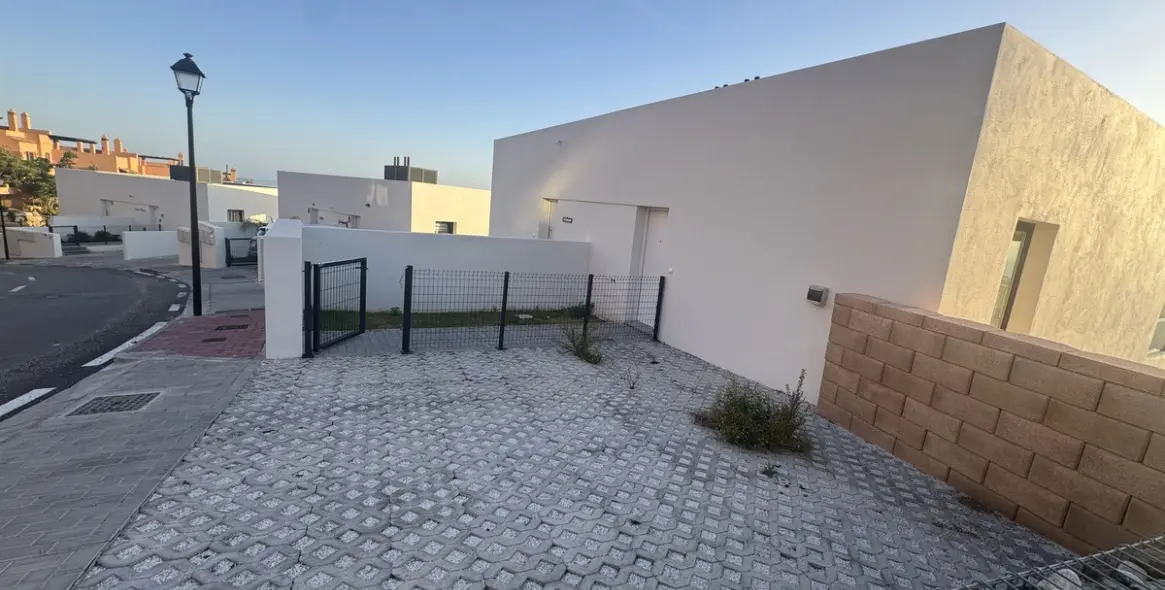 Sale of townhouse in Riviera del Sol 25