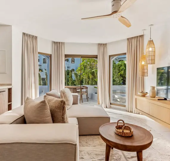 Продажа апартаментов на первом этаже в Elviria