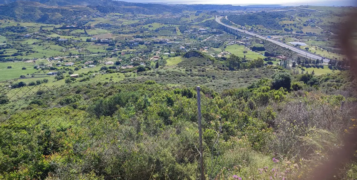 Продажа  жилого участка в Estepona 2