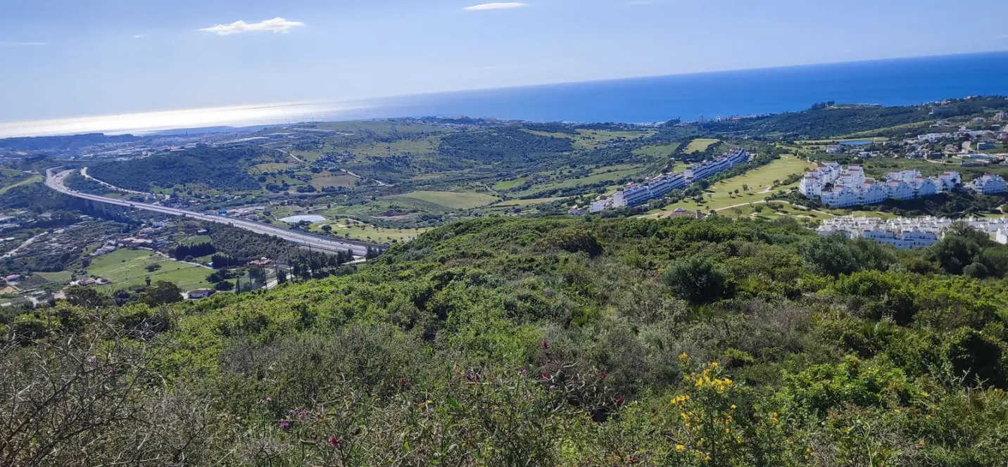 Продажа  жилого участка в Estepona 0