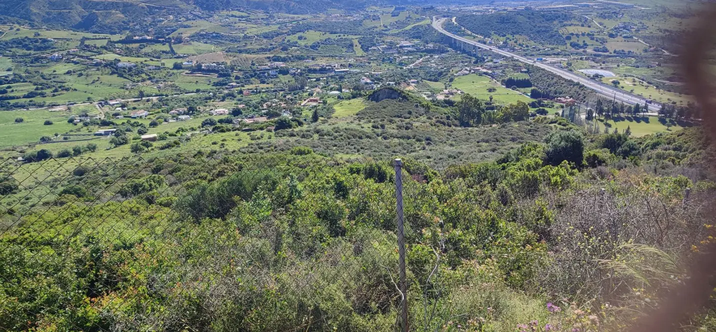 Продажа  жилого участка в Estepona 1
