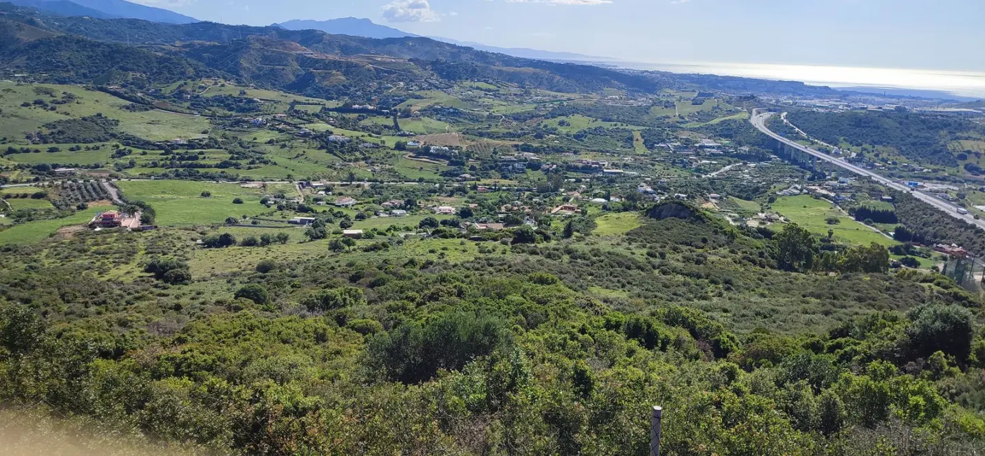 Продажа  жилого участка в Estepona 2