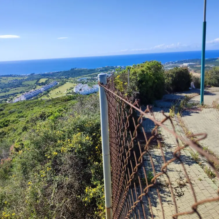 Продажа  жилого участка в Estepona