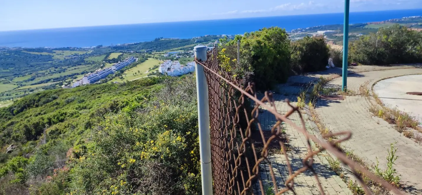 Продажа  жилого участка в Estepona 3