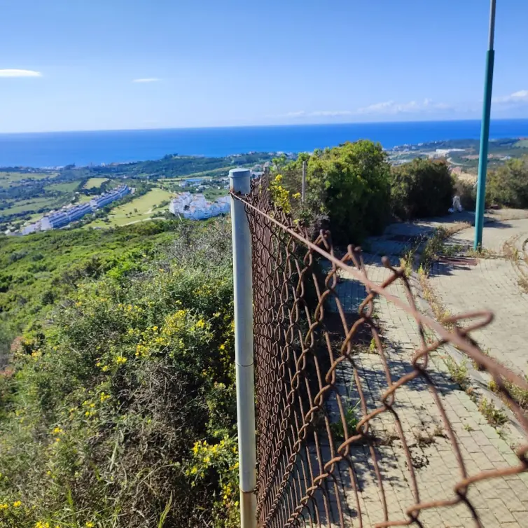 Продажа  жилого участка в Estepona