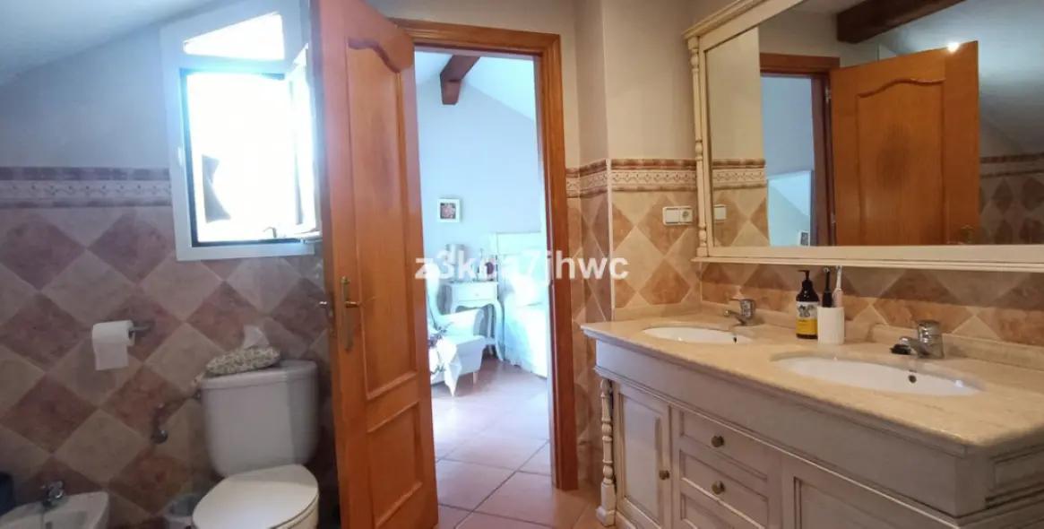 Sale of townhouse in Estepona 32