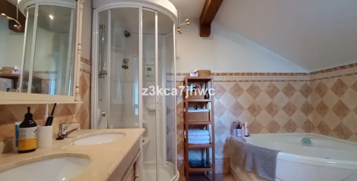 Sale of townhouse in Estepona 34