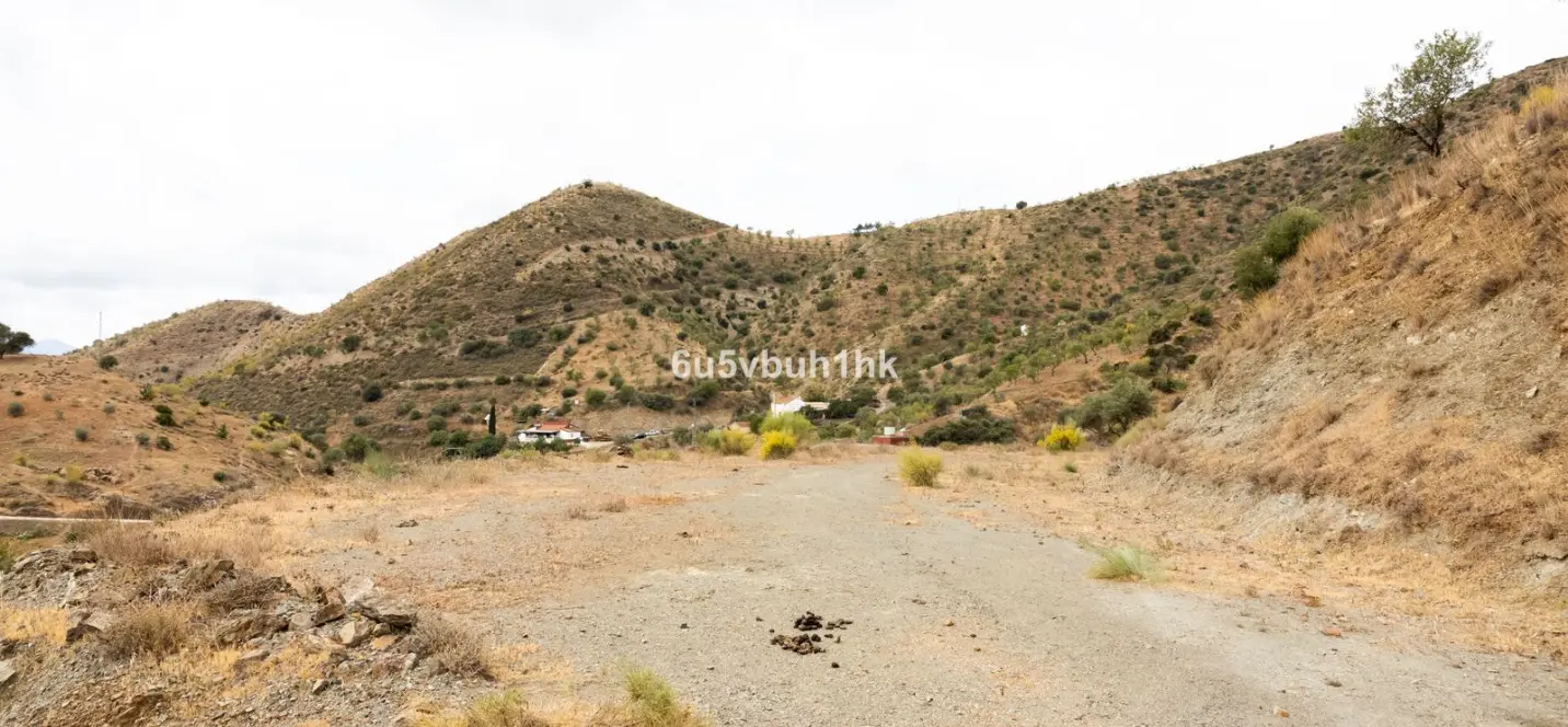 Sale of residential plot in Estacion de Cartama 4