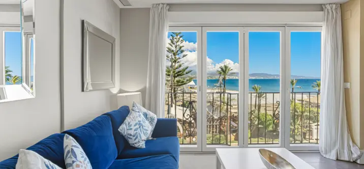 Sale of middle floor apartment in Puerto Banús 2