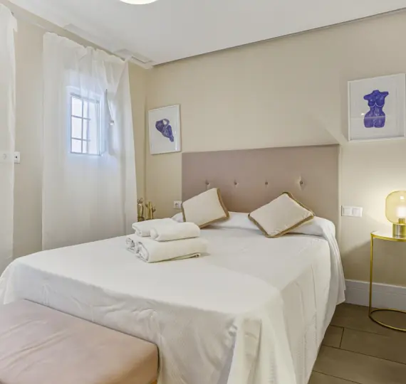 Sale of middle floor apartment in Puerto Banús