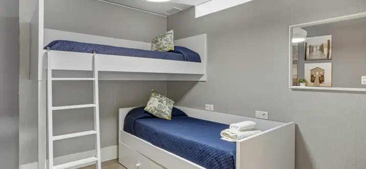 Sale of middle floor apartment in Puerto Banús 4