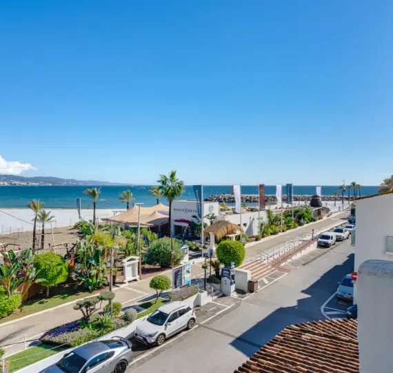 Sale of middle floor apartment in Puerto Banús