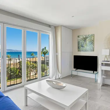 Sale of middle floor apartment in Puerto Banús
