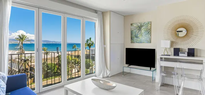 Sale of middle floor apartment in Puerto Banús 0