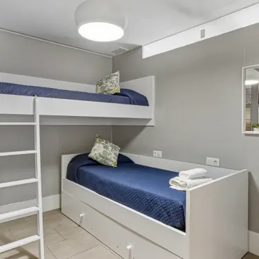 Sale of middle floor apartment in Puerto Banús