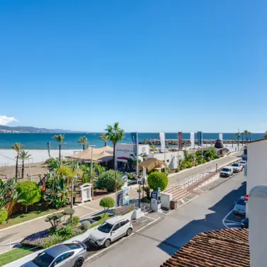 Sale of middle floor apartment in Puerto Banús