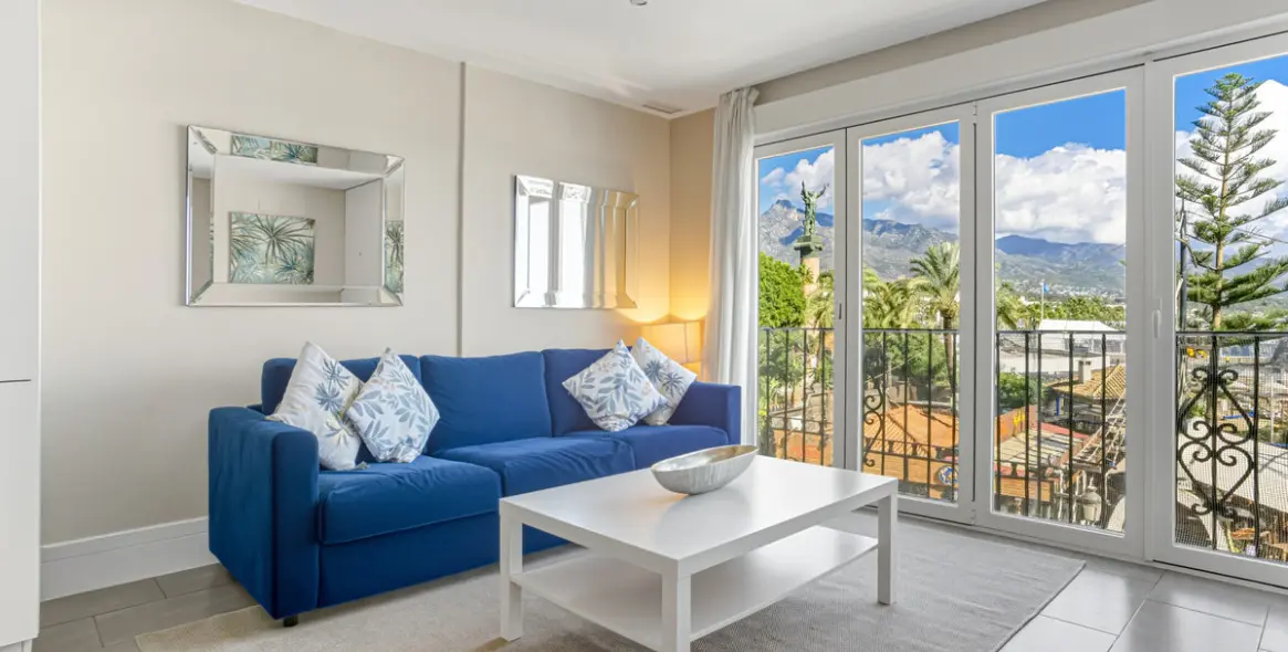 Venta de apartamento en planta media en Puerto Banús 7