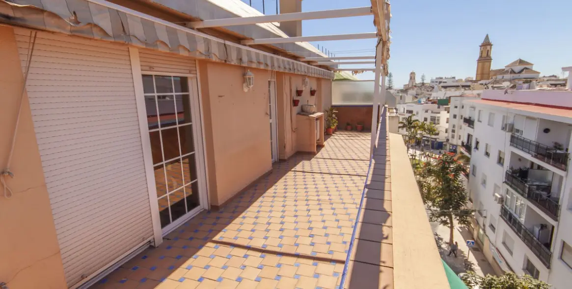 Sale of penthouse in Estepona 1