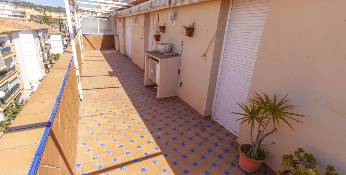 Sale of penthouse in Estepona 2